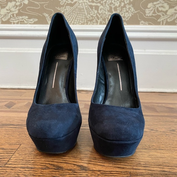 Dolce Vita platform navy blue suede pumps….never worn, 8.5 with original box - Picture 5 of 5